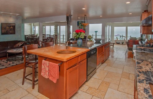 Montara House | Amazing oceanfront 3 Bedroom/2 Bathroom home for 30 day or more rental
