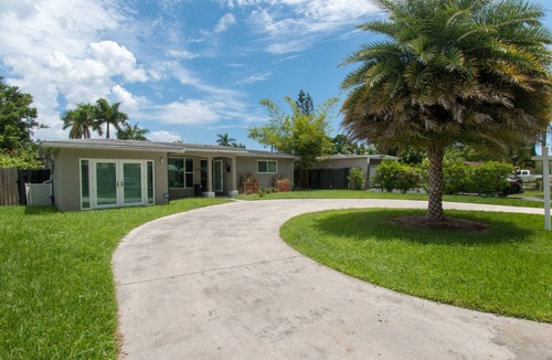 South Lake House | Amazing Pool, cozy home in the heart of Hollywood