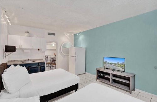 Hallandale Beach Apartment | Amazing Studio/1Bath, Hallandale Beach, Outdoor Pool and Free Parking!