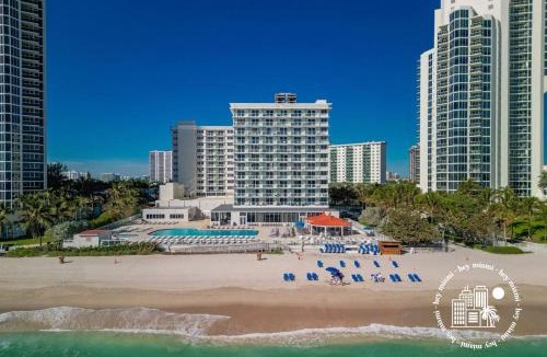 Sunny Isles Beach Apartment | Amazing Studio with balcony up to 4 people