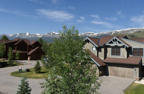 The Highlands House | Amazing Townhome minutes to Downtown Breck w/Free Shuttle & Private Spa