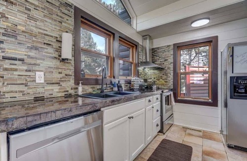 Cascade-Chipita Park Cabin | Amazing Views, Fire Pit, Mtn Getaway , EV Charger