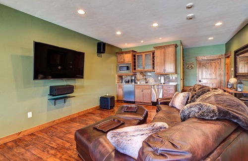Woodmoor Cabin | Amazing views from this Breckenridge Mountain Lodge. Hot Tub, Fire Pit & Shuttle