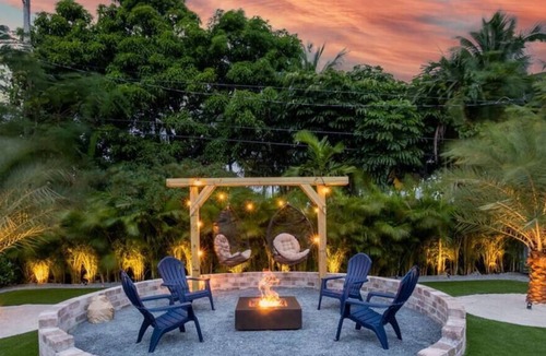 Highland Garden Villa | Amazing Villa w/a Ping-Pong+Fire Pit & Terrace w/TV