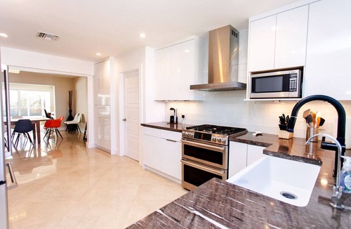 Hollywood Lakes Villa | Amazing Villa Walk to Beach Heated Pool & Jacuzzi