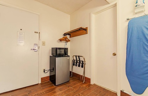 Austinburg Hotel | Americas Best Value Inn Austinburg