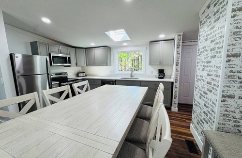 Put-in-Bay House | An Easy Win for Group Getaways | 8 ppl | IC64