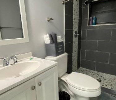 Hollywood Apartment | Annas Peaceful mini Luxury suite