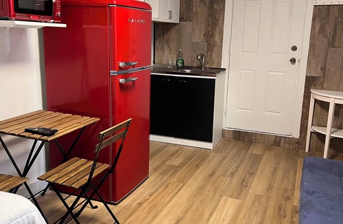 Sunrise Apartment | Apartment in Sunrise with AC and parking lot