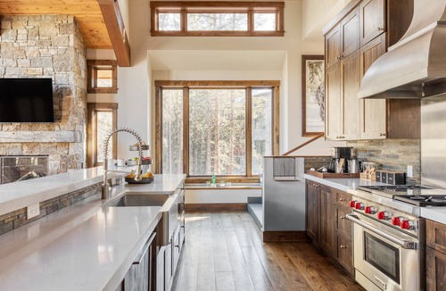Mountain Village Cabin | Apex by AvantStay | Cozy Expansive Mountain Home | Close to the Slopes!