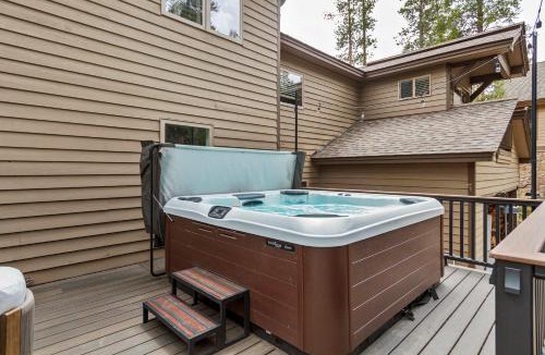 Christie Heights House | Apres Ski Haven Pet Friendly with Private Hot tub