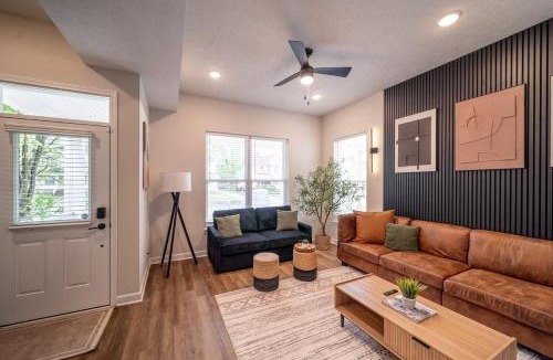 Cleveland House | Arcade Game Room! Luxury New 3BR CLE Clinic UnivCircle Little Italy