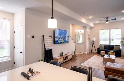 Cleveland House | Arcade Game Room! Luxury New 3BR CLE Clinic UnivCircle Little Italy