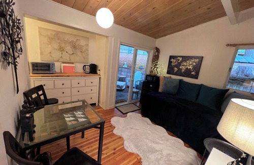 Jacoby Creek Apartment | Arcata Forest Retreat: Peaceful Redwood Suite 5 min to Downtown Arcata w Firepit