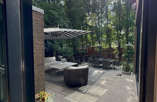 Hilltop House | Artistic and Modern 3-bedroom house with art studio and open creative space