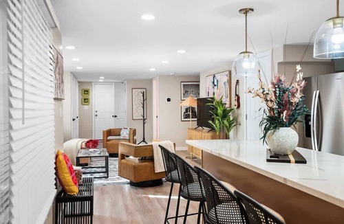 Detroit - Shoreway House | Arts District - Walk to Restaurants, Bars-Sleeps 8