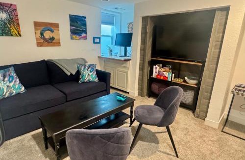 Platt Park House | Artsy Platt Park Apartment Guest Suite for 4, QUICK Mountain Access!