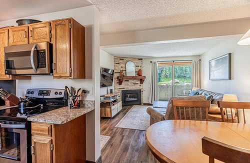 Steamboat Springs Condo | Ask About AC! Summer Pool, Walk to Resort & Steps to Free Bus-Hot Tub-Grill-W/D in Unit-Immaculate
