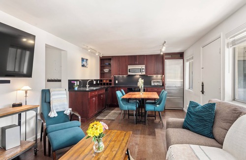 Aspen Condo | Aspen 30-Day Luxury Lease, Downtown 2BR/2BA, Pool, Steps to Gondola & Core