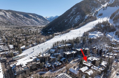 Aspen Condo | Aspen CORE Luxe Apartment. Steps 2 Gondola Plaza, dwntwn. Hot Tub, Gym, Parking