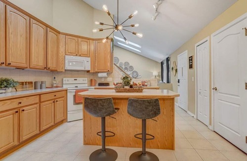 Northwest Colorado Springs House | Aspen Glen! Dog Friendly w/Nintendo & Firepit!