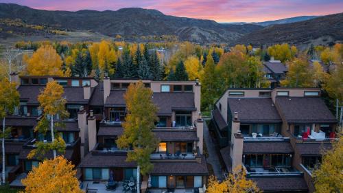 Snowmass Village House | Aspen Glow Retreat by AvantStay