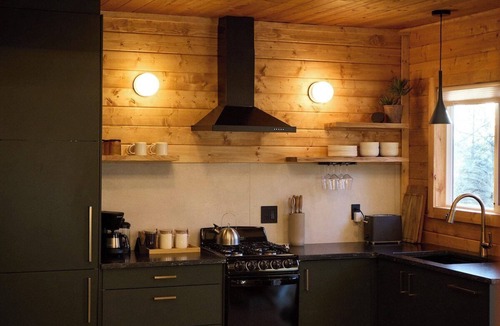 Florissant Cabin | Aspen Hideway · Mountain Modern log Cabin Deck + Hot Tub