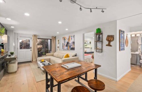 Aspen House | Aspen Mountain Condominiums 1C