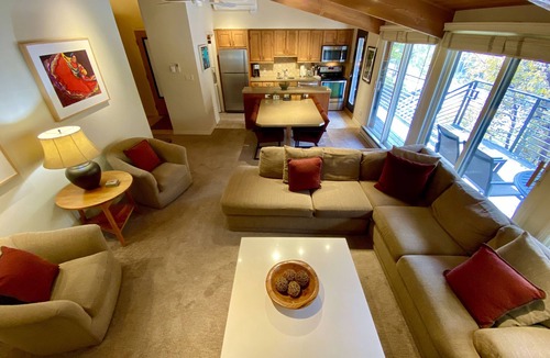Aspen Condo | Aspen Mountain Views, Bright Top-Floor 3BR, Pool, Hot Tub, 7-Min Walk to Gondola