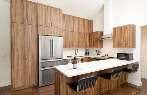 Aspen Condo | Aspen Mtn View with Balcony! Convenient To Mtn & Dowtown. Parking and Washer/Dryer