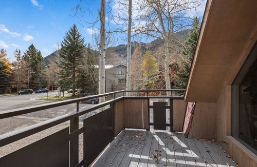 Aspen House | Aspen Townhouse West Unit 1 | Fully Renovated & Steps from Downtown