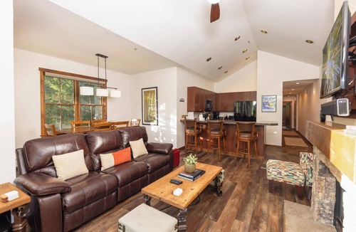 Historic District House | Aspen Trail Junction: Main St, Walk to Peak 9, Shared Pool & Hot Tub, Shuttle