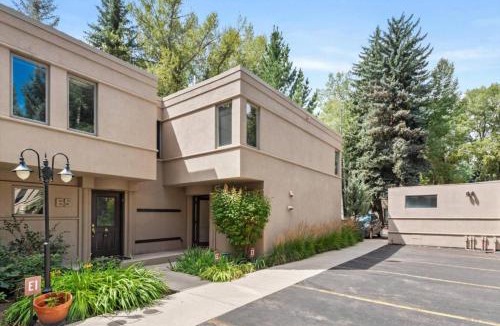 West End House | Aspen Villas/Bleeker Street Townhome 2 plus Den