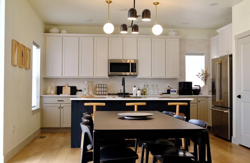 Monument House | At Flow - Imagine a life with NOT A HOTEL