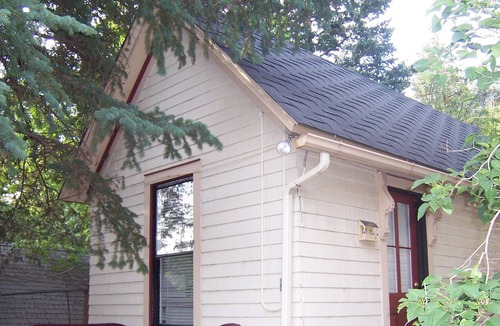 Manitou Springs Cabin | At the Springs Cabin: Walking Location-Charm-Extras Just for You!
