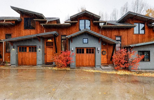 Downtown Steamboat Springs Condo | Attractive Condo Near Steamboat Ski Resort w/Free WiFi, W/D, Central AC, Deck