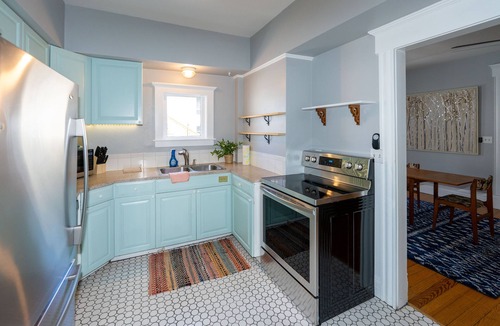 Central Boulder Apartment | Available from now until Aug 18th. Walk to Pearl St, Central AC
