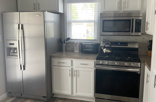 Lorain County Cottage | Avon Lake Charming Cottage with 4 bedrooms and Lake Erie Access