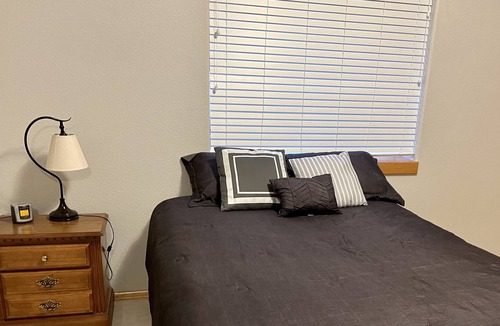 Northgate House | Awesome Vacation Getaway with 3 Queen beds, large Hot Tub, Air Hockey