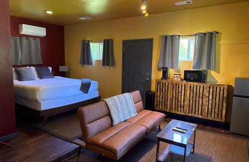 McKinleyville Apartment | Azalea DelMar CalKing TempurPedic Private Hot Tub