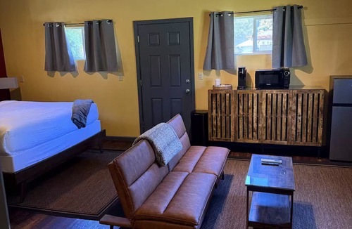 McKinleyville Apartment | Azalea DelMar CalKing TempurPedic Private Hot Tub