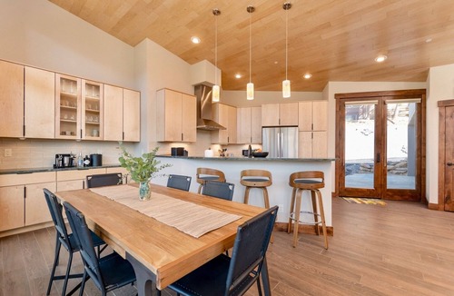 Windcliff Estates House | Azure Vista Vacation Home at Windcliff by RedAwning
