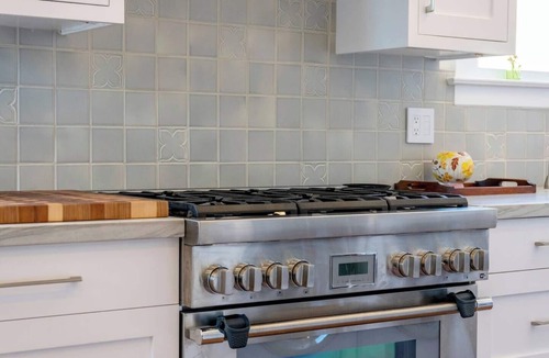 Centennial House | Backyard Bliss! 4-BR Stay w/Hot Tub, Redwood City