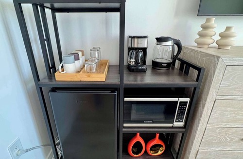 Coconut Grove Condo | Balcony Ocean Views | Pool, Gym, Wi-Fi & Parking