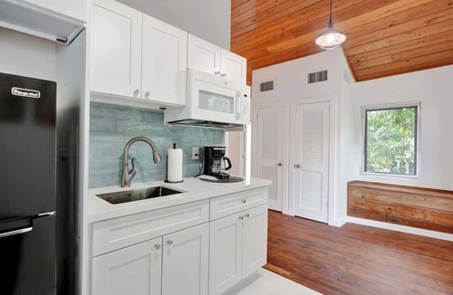 Sailboat Bend Apartment | Bamboo Tropical Oasis Studio with Pool