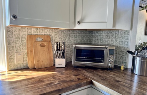 Clifton House | Barn house stay near Palisade, hot tub and views!