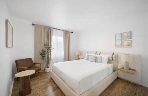 Lawndale House | Bay Breeze Hideaway