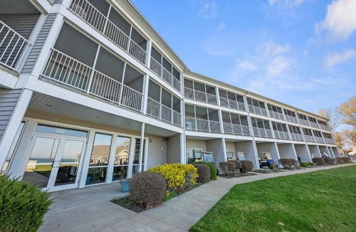 Put-in-Bay Hotel | BayShore #336