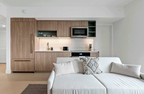 Downtown Miami Apartment | Bayside Breeze, Downtown Luxury Tower, Pool, Gym