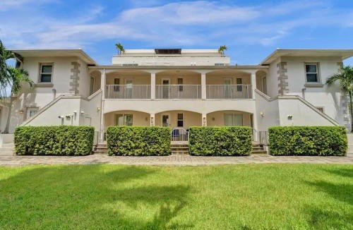 Hendricks and Venice Isles Apartment | Beach Isles Modern 1BR Apartment in Fort Lauderdale